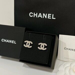 CHANEL silver earrings 🤍